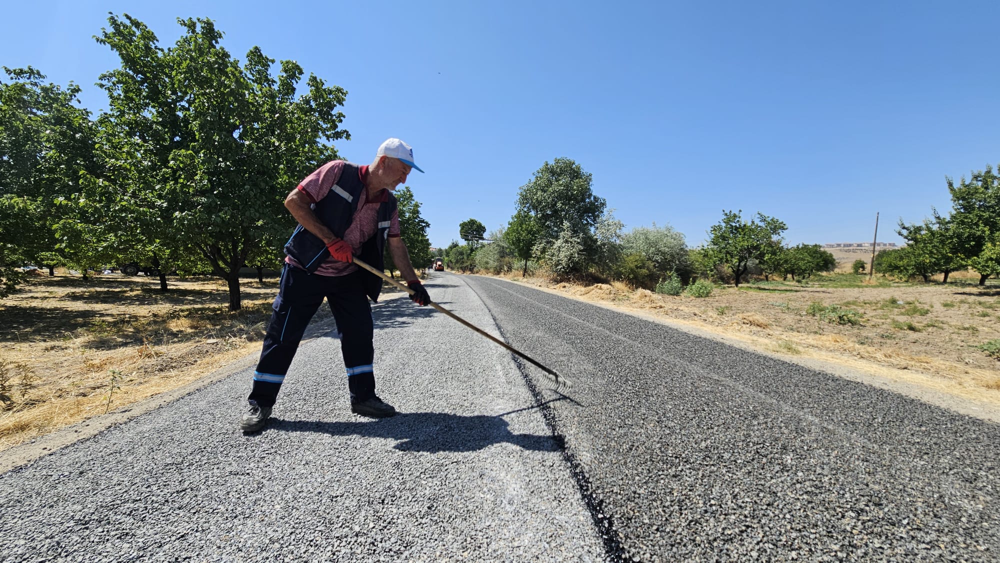 BATTALGAZİ’DE YOL ÇALIŞMALARI İLÇE GENELİNDE SÜRÜYOR
